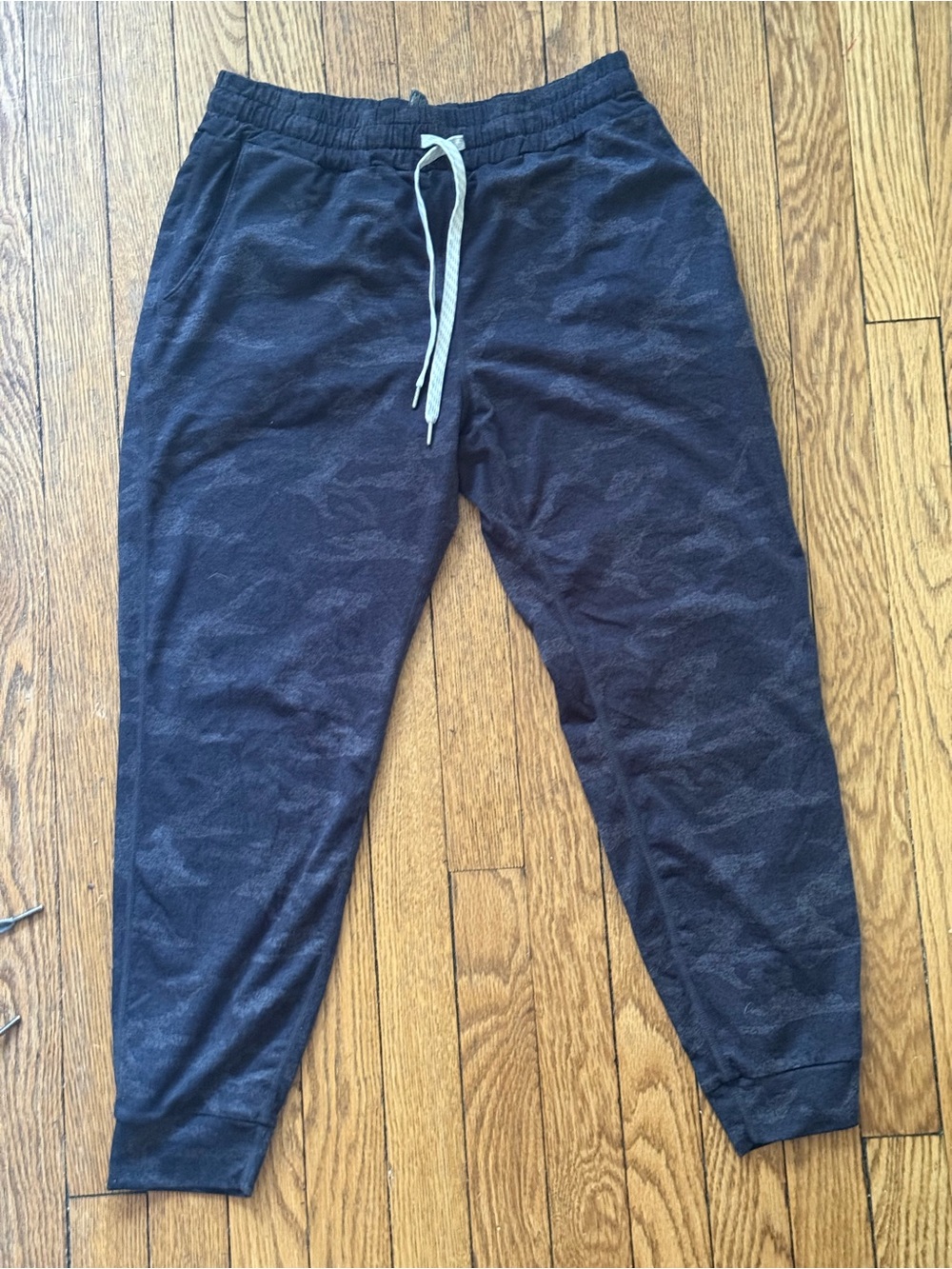 Vuori Performance Joggers - Size Small